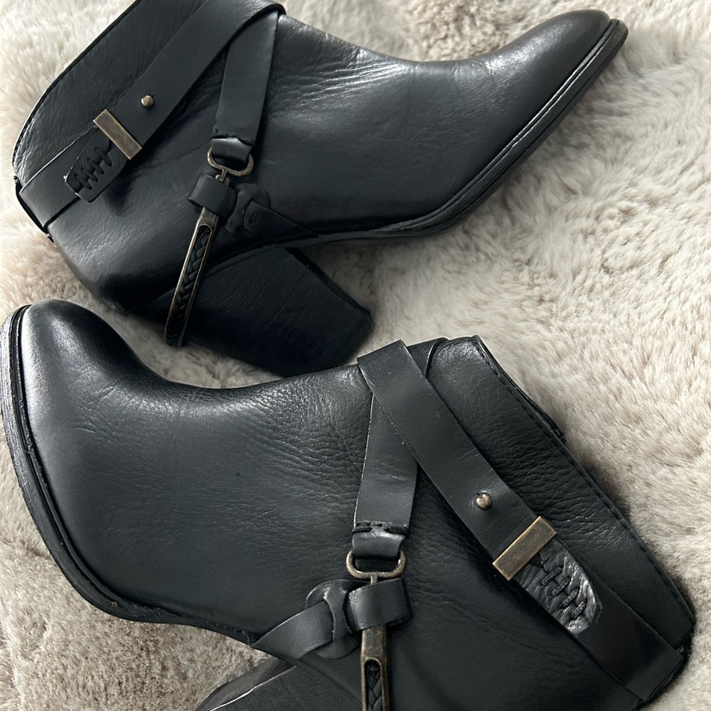 DONATED ❌Dolce Vita boots size US 8